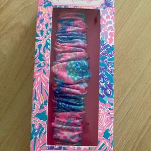 Apple Watch scrunchie band by Lilly Pulitzer. Very girly and soft material.